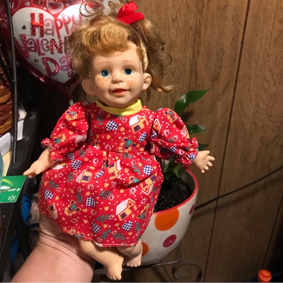 VTG 1990’S WAY OUT TOYS 9” FRECKLES POUT BLONDE PONYTAIL EXPRESSION DOLL - Picture 10 of 16